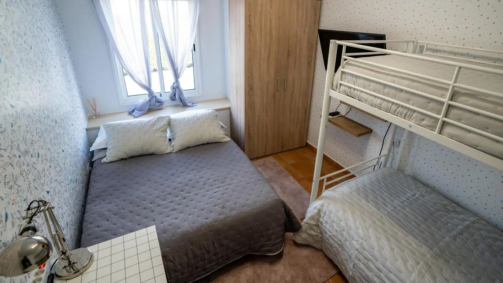 Affittacamere Casa Julio - Alcala Complete Coastal Retreat - Entire Apartment - 3 Min Walk From The Ocean - Shared Entrance With Host Spagna