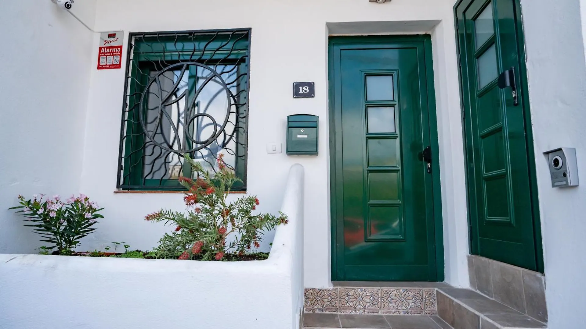 Casa Julio - Alcala Complete Coastal Retreat - Entire Apartment - 3 Min Walk From The Ocean - Shared Entrance With Host Affittacamere Alcalá la Real