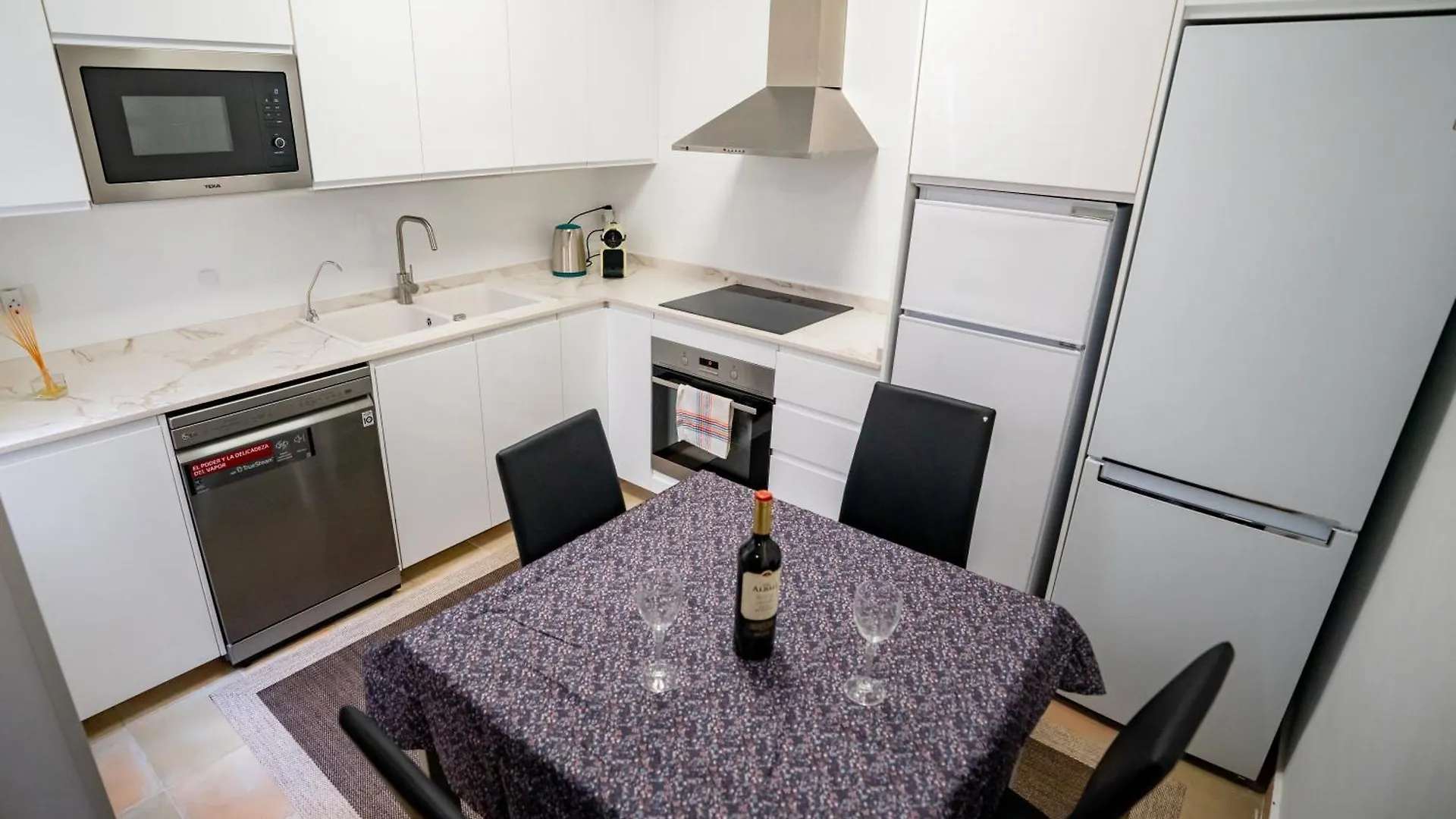 Casa Julio - Alcala Complete Coastal Retreat - Entire Apartment - 3 Min Walk From The Ocean - Shared Entrance With Host
