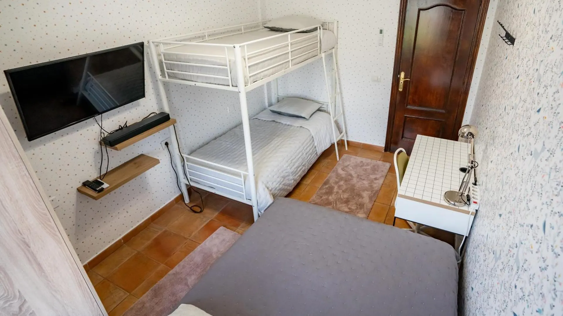 Casa Julio - Alcala Complete Coastal Retreat - Entire Apartment - 3 Min Walk From The Ocean - Shared Entrance With Host Affittacamere Alcalá la Real