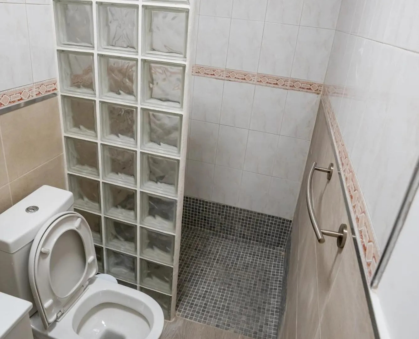 Casa Julio - Alcala Complete Coastal Retreat - Entire Apartment - 3 Min Walk From The Ocean - Shared Entrance With Host 0*, Alcala (Tenerife) Spain