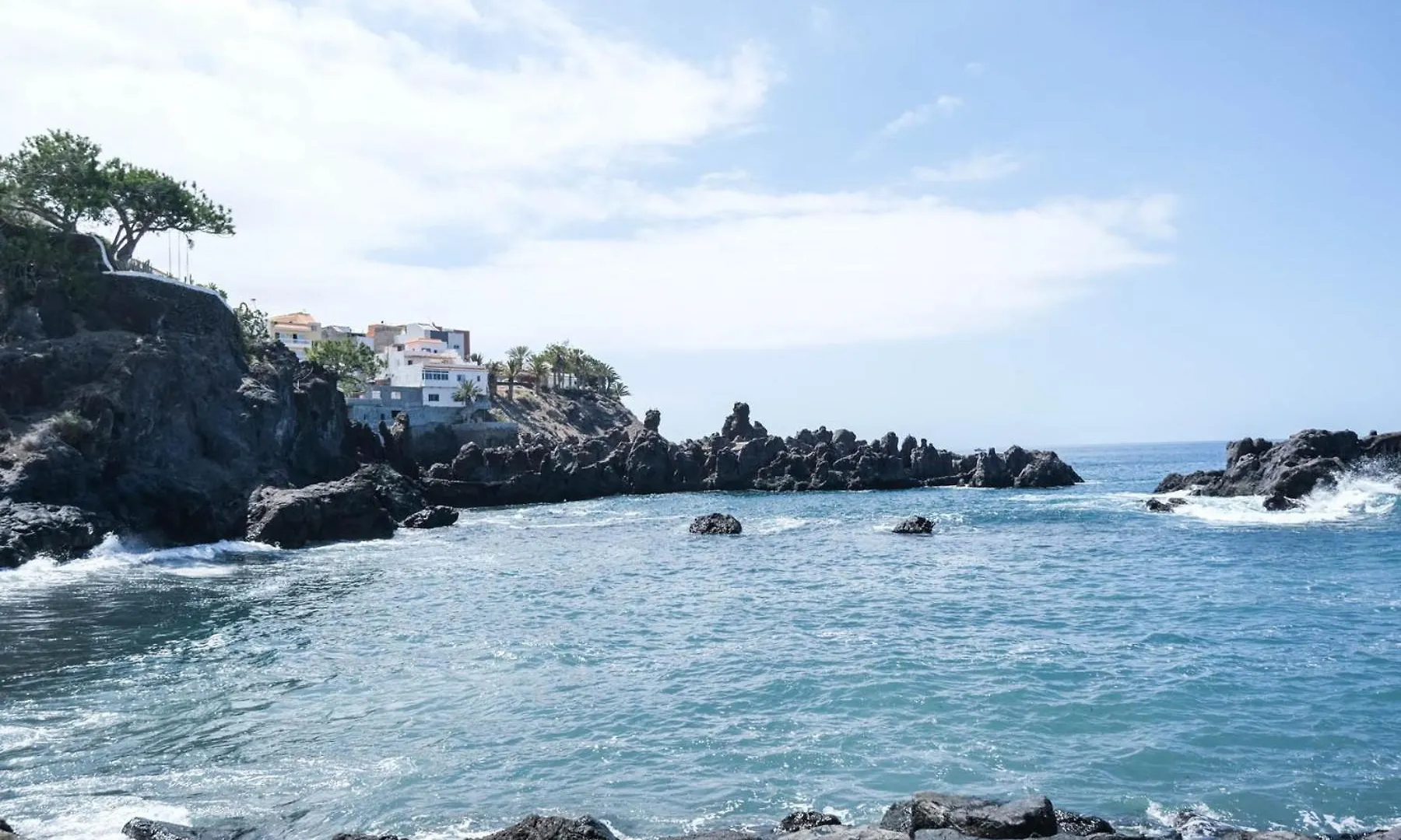 Casa Julio - Alcala Complete Coastal Retreat - Entire Apartment - 3 Min Walk From The Ocean - Shared Entrance With Host contacts